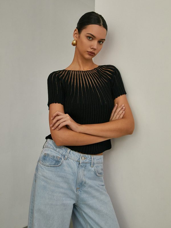 Plain Short Sleeve Knit Top - Image 3